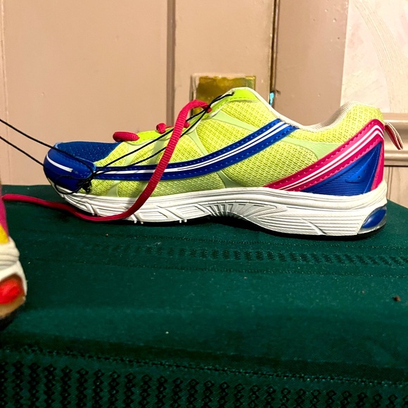 DanSkin  now size 6 sneaker - Picture 9 of 11